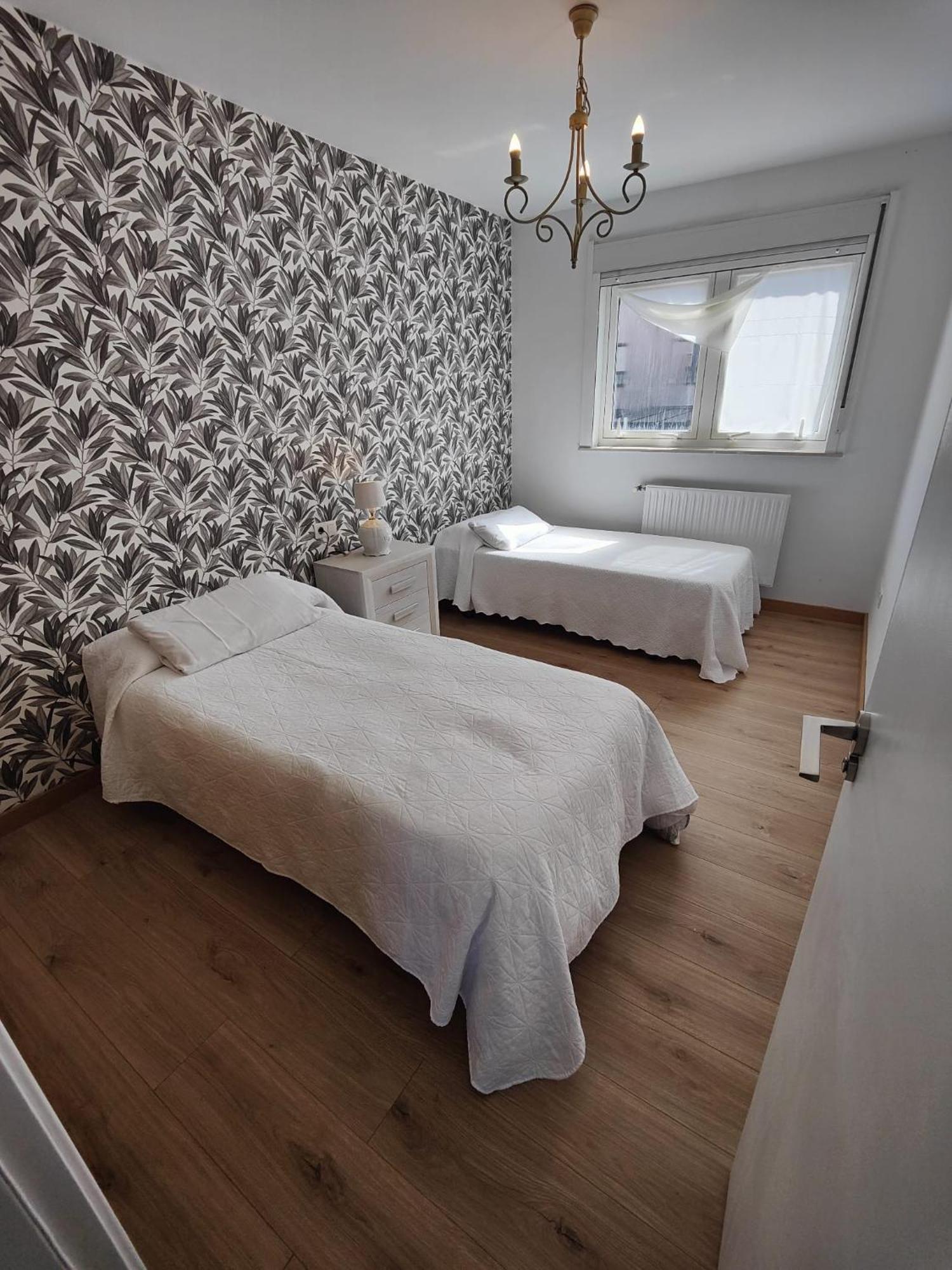 Chalet Con Wifi , Ps4 , Garaje, 5 Dormitorios, 3 Banos, Santiago De Compostela Zewnętrze zdjęcie