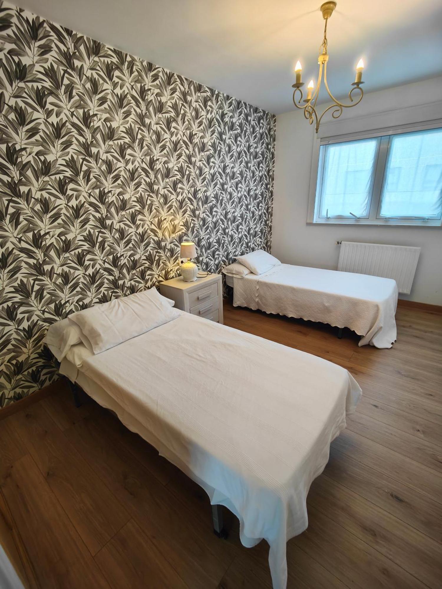 Chalet Con Wifi , Ps4 , Garaje, 5 Dormitorios, 3 Banos, Santiago De Compostela Zewnętrze zdjęcie